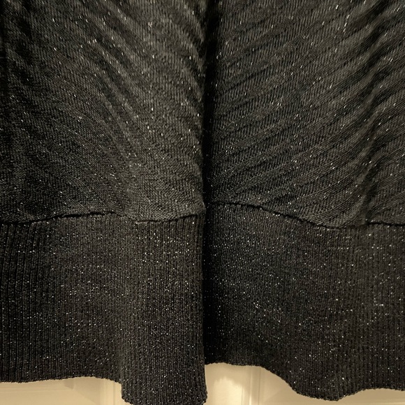 Pre-LOVED Avenue lightweight metallic sweater. Size 14/16. GUC. - Picture 4 of 7